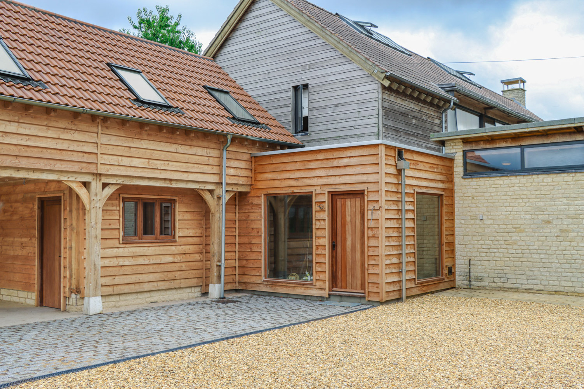 Oak Framed Walkthourgh Link To House.jpg